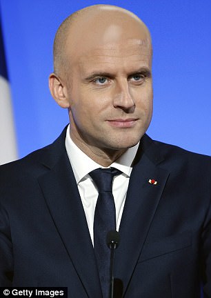 0578-4714662-Hair_today_gone_tomorrow_Those_surveyed_doubted_whether_Macron_w-a-10_1500657073593.jpg