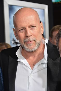 082f482575ee632d03c2c21c19f1e5dc--bruce-willis-hollywood-stars.jpg