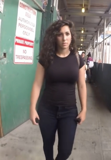 10 Hours of Walking in NYC as a Woman.mp4_snapshot_01.19_[2016.12.25_19.50.21].jpg