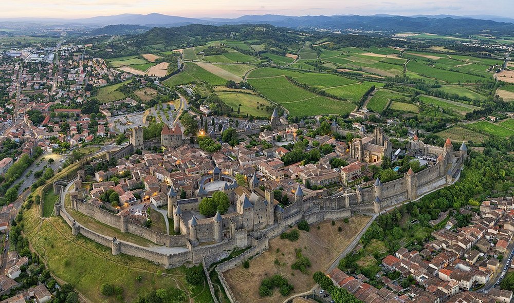1200px-1_carcassonne_aerial_2016.jpg