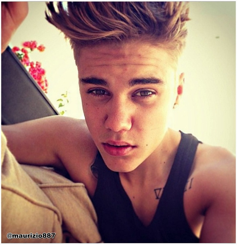 2VnOyI%2FAAAAAAAAQ3w%2FQrQTm5iEjt8%2Fs1600%2Fjustin-bieber-2013-justin-bieber-33633043-1500-1548.jpg