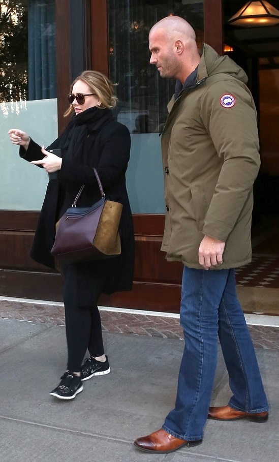 adele-has-a-hot-bodyguard-05.jpg