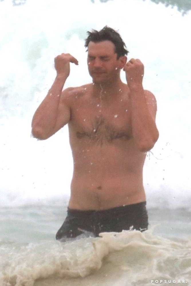 Ashton-Kutcher-Shirtless-Beach-Brazil-Oct-2017.jpg