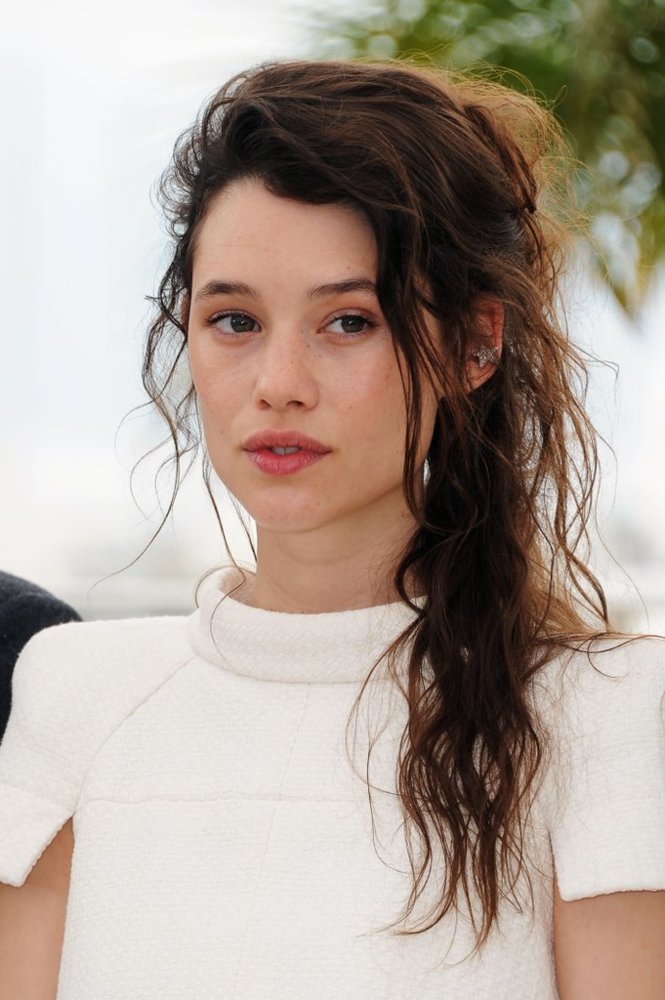 Astrid-Berges-Frisbey.jpg