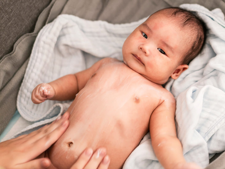 baby_tummy_massage-732x549-thumbnail-732x549.jpg