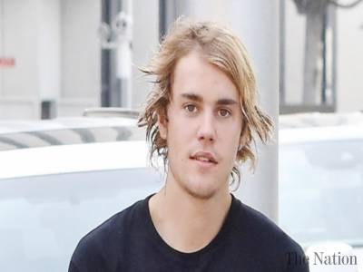 bieber-loves-his-long-hair-1527702395-3063.jpg