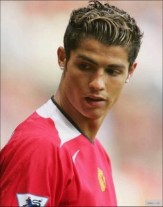 curly-hairstyle-men-cristiano-ronaldo-side-parted-236x300.jpg