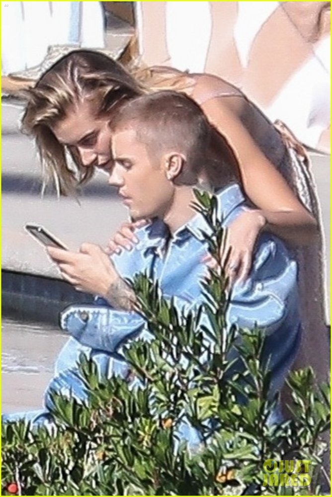 justin-bieber-shirtless-hailey-baldwin-photo-shoot-23.jpg
