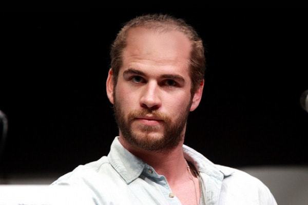 Liam-Hemsworth-Bald.jpg