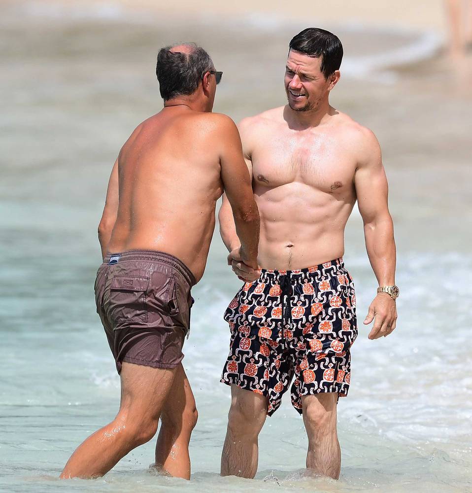 Mark-Wahlberg-Shows-Off-his-Buff-Body-in-Barbados-December-27-2017-16.jpg