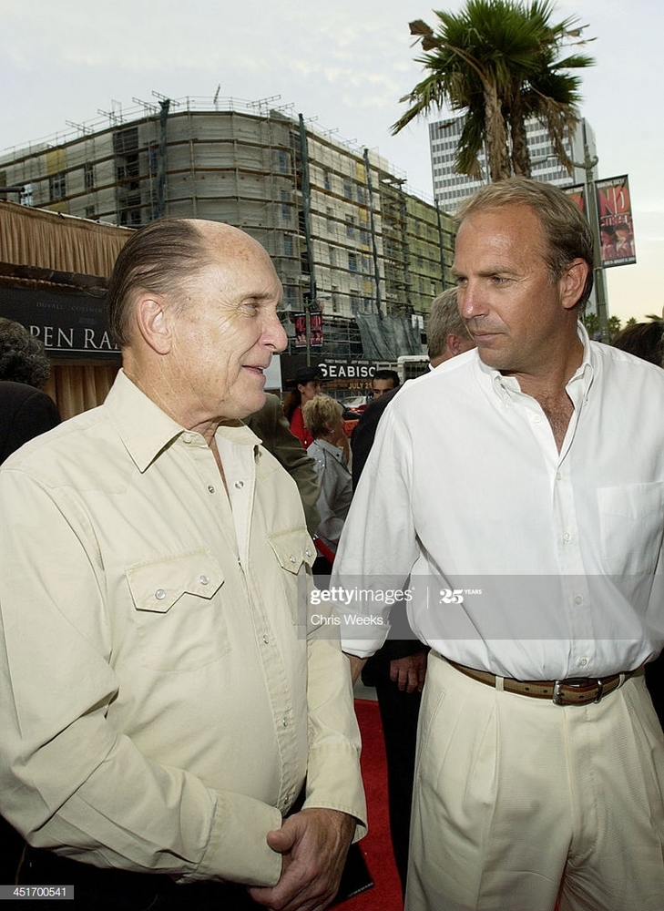 robert-duvall-and-kevin-costner-during-open-range-hollywood-premiere-picture-id451700541.jpg