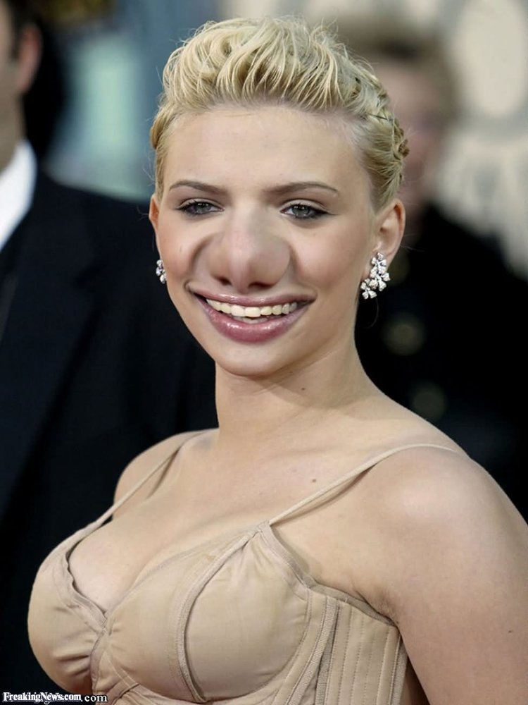 Scarlett-Johansson-With-Big-Nose-Funny-Smiling-Picture.jpg