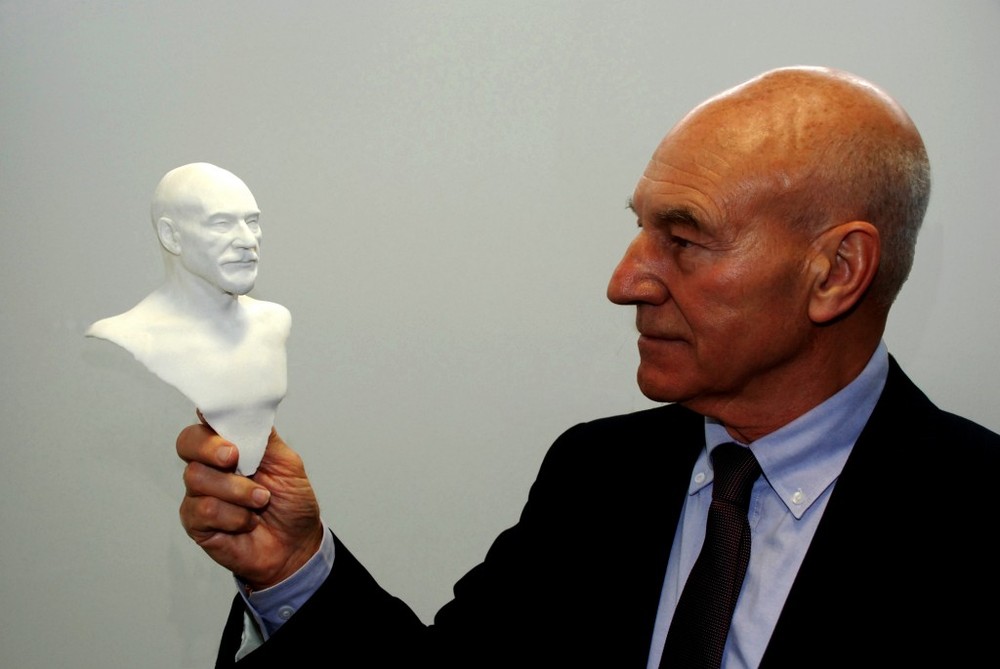 Sir-Patrick-and-the-figurine-1024x685.jpg