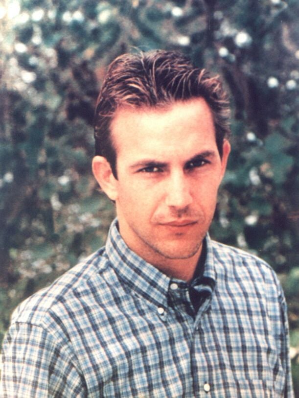 young-kevin-costner-v0-uo0nyjlkek4d1.jpg
