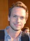 1200px-Patrick_J_Adams_3486.jpg