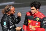 Lewis-Hamilton-and-Carlos-Sainz-at-2022-British-Grand-Prix.v1.jpg