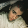 justin-bieber-buzzes-off-all-his-hair-02.png