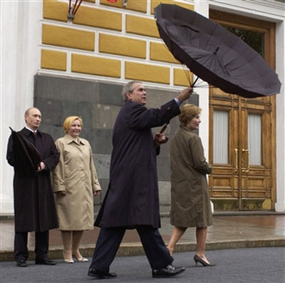 putin-bush-umbrella.jpg