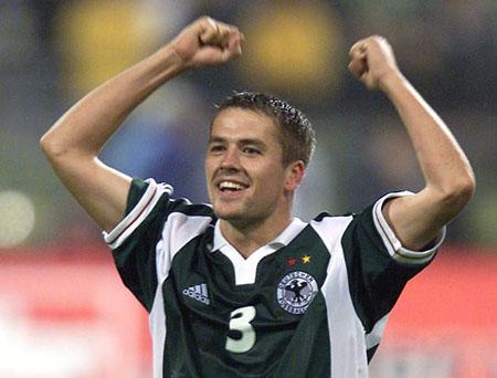 Michael_Owen_Enjoying_the_Victory.jpg