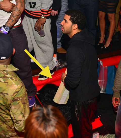 drake-strip-club-money-photos-020-480w.jpg