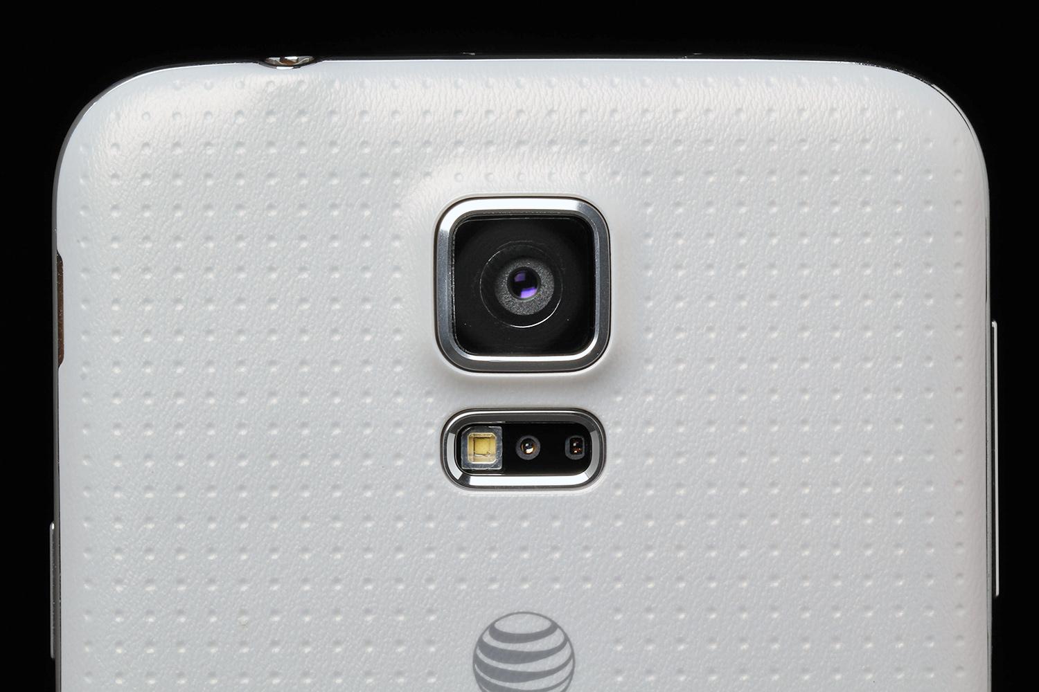 Samsung-Galaxy-S5-review-rear-camera-lens-macro-2.jpg